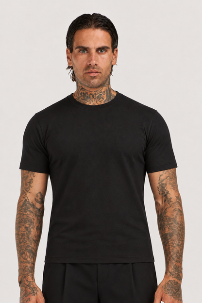 Camiseta Velmont Essential negra para hombre, vista de frente